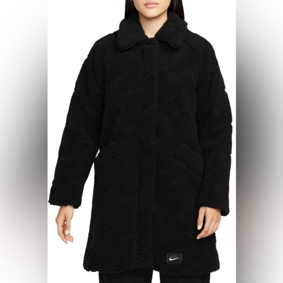 Nike Women’s Loose Fit SZ.M Sherpa Fleece Black Coat - Picture 2 of 13